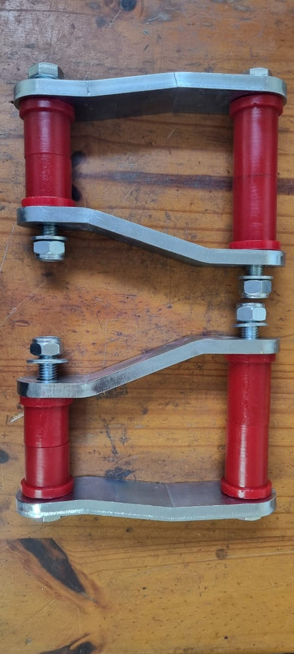 Toyota Hilux D4D Rear Extended Shackle Set | Approx. 40MM Lift