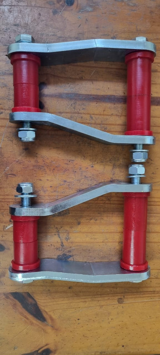 Toyota Hilux D4D Rear Extended Shackle Set | Approx. 40MM Lift